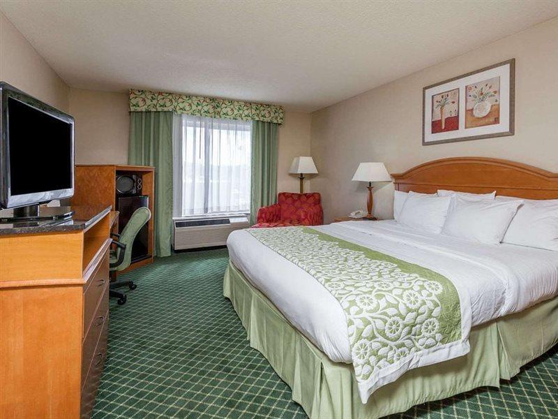 Days & By Wyndham Hotel Warren