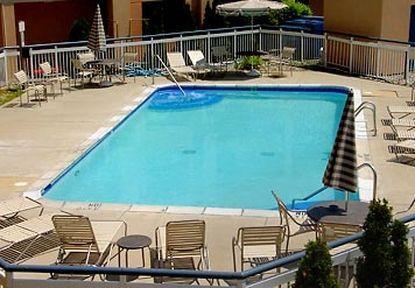 Hotel Days & By Wyndham Warren