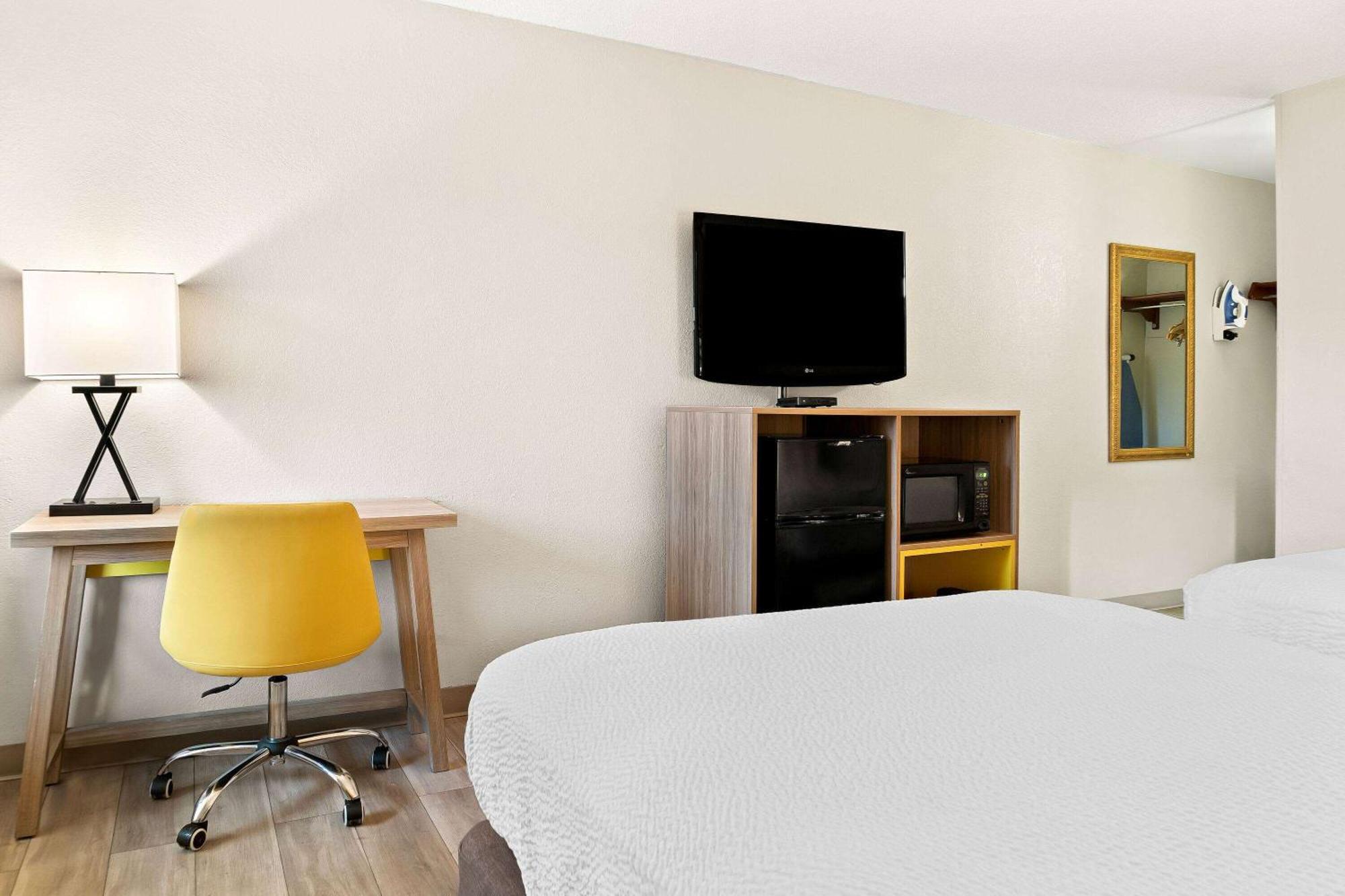 Days & By Wyndham Hotel 2*